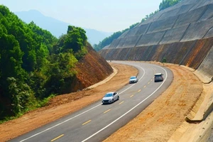 Cao tốc La Sơn - Túy Loan được đầu tư phân kỳ 2 làn xe, tiềm ẩn nhiều nguy cơ tai nạn