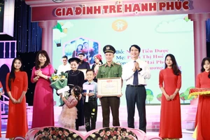 Trung ương Hội Liên hiệp Thanh niên Việt Nam biểu dương các gia đình trẻ tiêu biểu