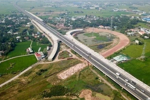 Nút giao cao tốc Bến Lức - Long Thành với QL50