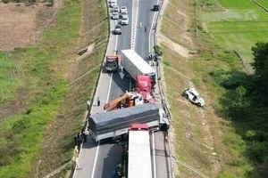 Vụ tai nạn xảy ra trên cao tốc Cam Lộ - La Sơn