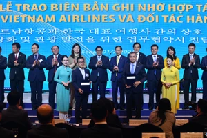 Lễ ký kết với các đối tác trong khuôn khổ chuyến thăm chính thức Hàn Quốc của Thủ tướng Phạm Minh Chính