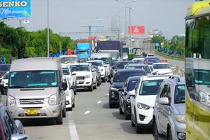 Ùn tắc thường xuyên xảy ra trên cao tốc TPHCM - Long Thành - Dầu Giây