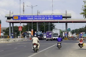 Chưa đủ điều kiện tháo dỡ trạm thu phí trên QL51