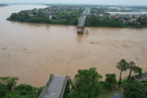 Cầu Phong Châu tỉnh Phú Thọ bị sập vào ngày 9-9