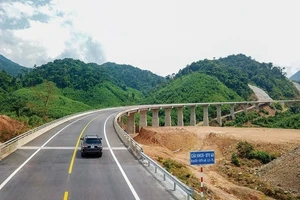 Tuyến đường Hồ Chí Minh dài 3.183km từ Pác Bó (Cao Bằng) đến Đất Mũi (Cà Mau)