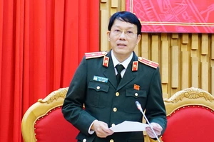 Thiếu tướng Lương Tam Quang thông tin