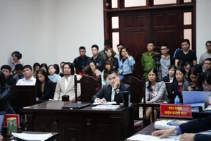 Nghị án kéo dài vụ kiện giữa Công ty CP Tuần Châu Hà Nội và đạo diễn Việt Tú