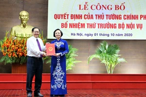 Tân Thứ trưởng Bộ Nội vụ Phạm Thị Thanh Trà hứa nỗ lực phấn đấu để hoàn thành mọi nhiệm vụ 