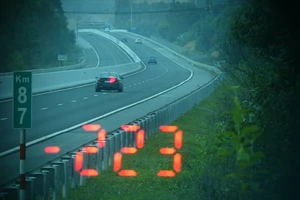 Xử phạt xe BMW chạy hơn 200km/h trên cao tốc Bắc Giang - Lạng Sơn 