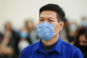  Vụ nâng giá máy xét nghiệm Covid-19: Chủ mưu Nguyễn Nhật Cảm lãnh 10 năm tù giam