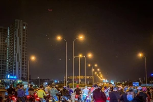 Nhóm “quái xế” chặn đường cao tốc TPHCM - Long Thành - Dầu Giây, TP Thủ Đức (TPHCM) đua xe vào rạng sáng ngày 19-3