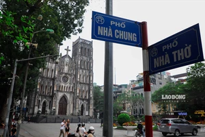 Hà Nội: Từ 17 giờ 30 hôm nay, cấm ô tô, xe máy vào phố Nhà thờ