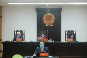 Tòa tiếp nhận và cho niêm phong chiếc iPad của ông Nguyễn Đức Chung