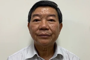 Bị cáo Nguyễn Quốc Anh, cựu Giám đốc Bệnh viện Bạch Mai chuẩn bị hầu tòa