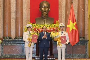 Thứ trưởng Bộ Công an Trần Quốc Tỏ và Lương Tam Quang được thăng hàm Thượng tướng