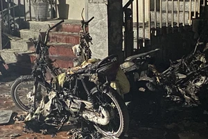 Hà Nội: Cháy nhà 5 tầng khiến 1 người tử vong, nhiều xe máy bị thiêu rụi
