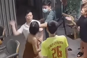 Cách chức Phó Trưởng Công an phường Sông Bằng vì đánh phụ nữ