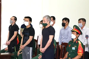 Đề nghị phạt 2 cựu Tư lệnh Bộ Tư lệnh Vùng Cảnh sát biển từ 15-17 năm tù