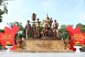 Bộ Công an khánh thành tượng đài “Công an nhân dân vì dân phục vụ” 