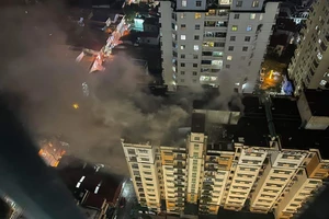 Nhiều người được cứu trong vụ cháy chung cư cao tầng ở Hà Nội
