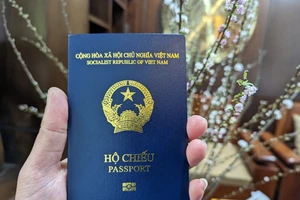 Mẫu hộ chiếu và mẫu giấy thông hành mới, áp dụng từ 15-8