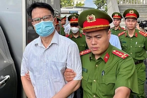 Cựu Đại sứ Trần Việt Thái phân trần về hành vi thu thêm tiền