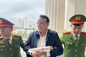 Hình ảnh Chủ tịch HĐQT Tân Hoàng Minh Đỗ Anh Dũng hầu tòa