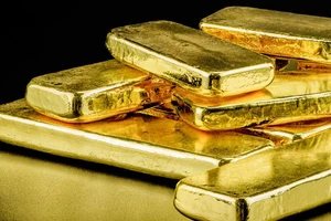 Truy tố 24 bị can nhập lậu hơn 6 tấn vàng