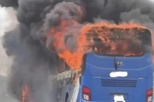 Thông tin về vụ cháy xe khách trên đường cao tốc Cao Bồ - Mai Sơn