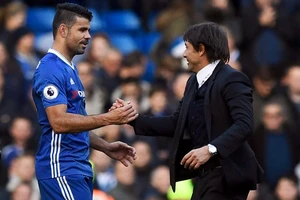 Conte và Costa và cái bắt tay nồng ấm trong quá khứ