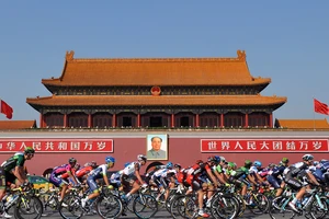 Một cược đua xe đạp ngang Quảng trường Thiên An Môn