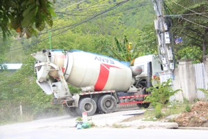 Khánh Hòa: Trạm trộn bê tông không phép hoạt động giữa khu dân cư
