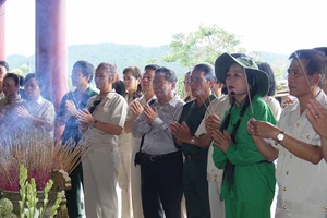 Mỗi ngày có hàng ngàn lượt người viếng thăm Khu di tích Truông Bồn