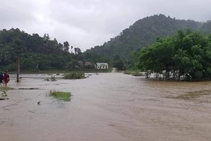 Mưa lớn gây ngập lụt, chia cắt nhiều nơi ở Nghệ An, Thanh Hóa