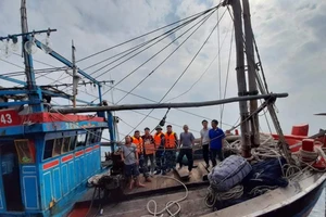 Tàu cá cùng 6 ngư dân được cứu nạn, đưa vào bờ an toàn