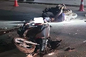 Va chạm xe máy, 2 người chết, 2 người bị thương