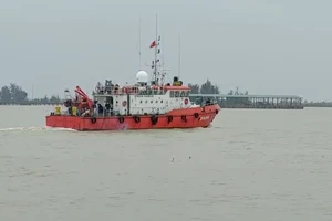 Sau 9 ngày vẫn chưa tìm thấy 5 ngư dân Nghệ An mất tích trên biển