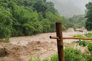 Thanh Hóa: Sơ tán dân khẩn cấp vì mưa lớn gây sạt lở, lũ quét