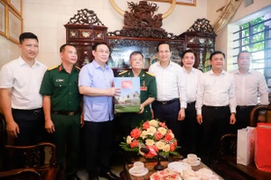 Lãnh đạo Đảng, Nhà nước trao Bằng Tổ quốc ghi công, tri ân người có công tại Nghệ An