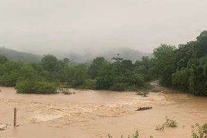 Mưa lớn kéo dài gây ngập lụt nặng tại Thanh Hóa, Nghệ An