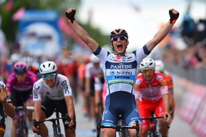 Cima trở thành tay đua Ý thứ 5 giành chiến thắng chặng ở Giro 2019