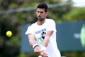 Djokovic tập luyện ở Stoke Park 