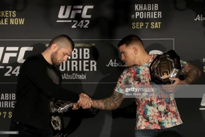 Khabib (trái) sẽ đấu với Poirier vào ngày 7-9 tới đây