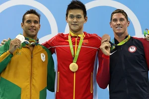 Le Clos (trái) thua đau Sun Yang ở Olympic 2016