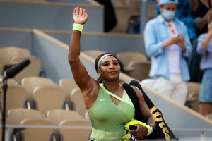 Serena vẫy tay chào sự nghiệp huy hoàng
