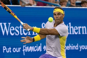 Nadal phải thi đấu với tình trạng cơ bụng không thoải mái