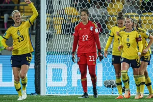 Niềm vui chiến thắng của tuyển nữ Thụy Điển và sự thất vọng của thủ môn 