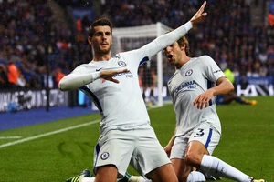 Alvaro Morata (Chelsea) mừng bàn thắng. Ảnh: EPA