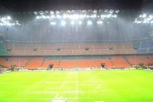 Bóng đá Italia ứng phó mùa dịch Covid-19: Chơi trên sân không khán giả