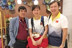 Ánh Viên và HLV Đặng Anh Tuấn đã tới Malaysia tối ngày 16-8. Ảnh: ÁI XUÂN